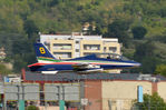 Nome del file=Aermacchi_MB339_PAN_MM54479.JPG
Dimensione del file=331KiB
Dimensioni=1200x795
Aggiunta il=Giu 17, 2013 Aermacchi_MB339_PAN_MM54479.JPG