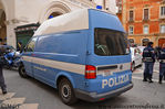 Volkswagen_Transporter_T5_Polizia_Stradale_F5585_1.JPG